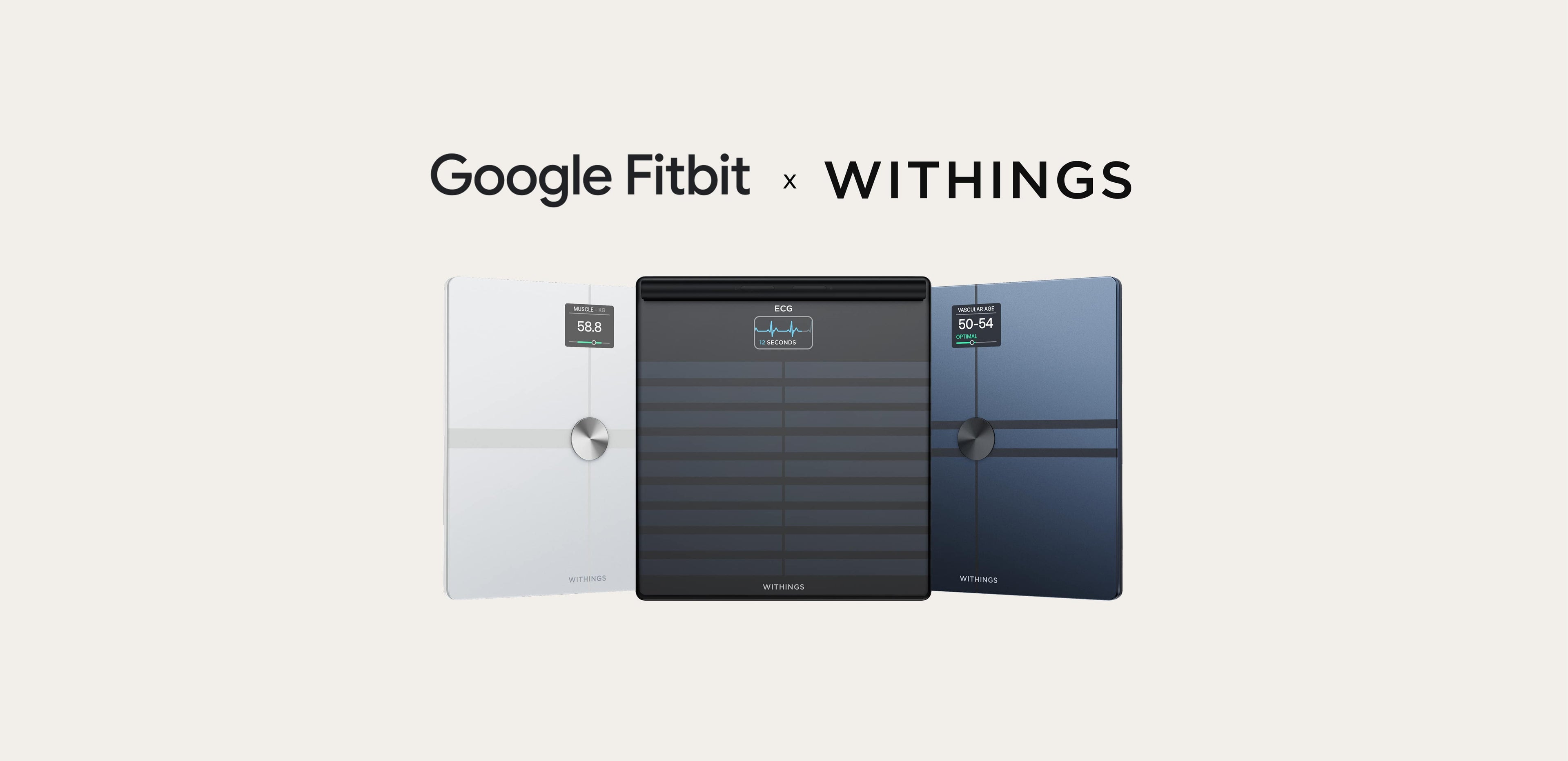 Body Smart — Blanc — Bannière du partenariat Google Fitbit x Withings, trois balances côte à côte sur fond beige — bannière, trio, co-branding