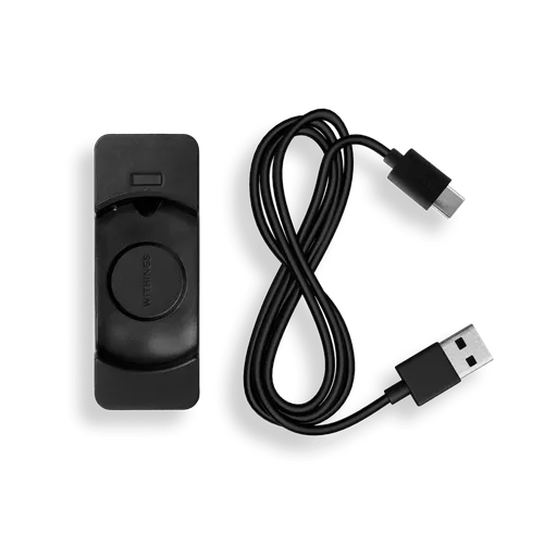 ScanWatch Nova — マグネット充電器 — 白背景に充電ドックとUSB-AからUSB-Cへのケーブル、真上からの俯瞰ビュー — アクセサリー、ケーブル、充電器
