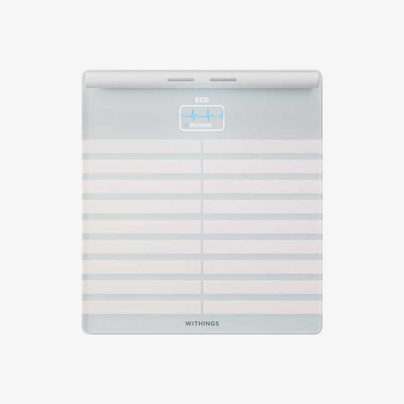 Body Scan — Wit — Bovenaanzicht op neutrale achtergrond, ECG 12-secondenweergave, wit en lichtgrijs gestreept oppervlak — bovenaanzicht, wit, ECG, strak