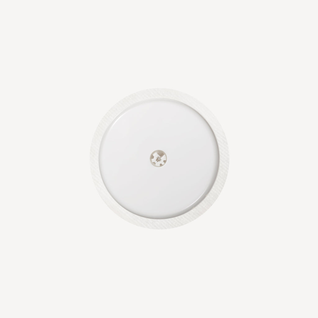 Lingo — Glucose Sensor — Front view on white background, round white biosensor — front, round, white, close-up