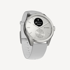 ScanWatch 2 — Bianca 42mm — Vista a tre quarti, quadrante bianco con mini-schermo della temperatura attiva, cinturino in silicone grigio chiaro, sfondo neutro — tre quarti, argento, temperatura