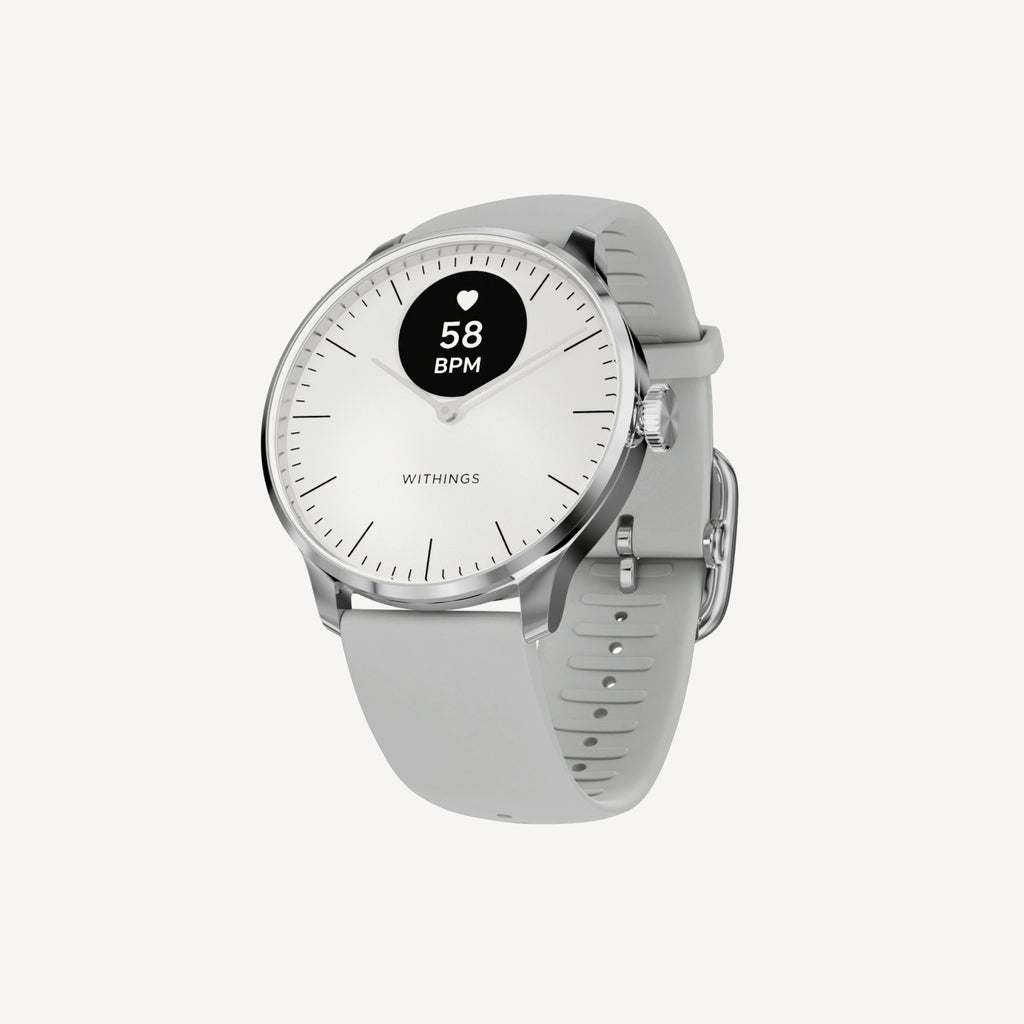 ScanWatch Light — Blanco/Plateado 37mm — Vista en tres cuartos sobre fondo blanco, esfera analógica con pantalla OLED mostrando 58 LPM, correa de silicona gris — tres cuartos, fondo neutro, plateado, gris
