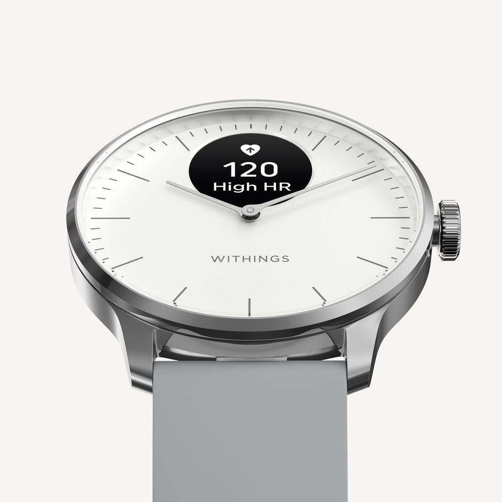 ScanWatch Light — Blanco 37mm — Vista en tres cuartos, esfera blanca mostrando alerta de frecuencia cardíaca alta de 120 LPM, correa gris, caja plateada — tres cuartos, pantalla OLED, fondo liso