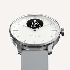 ScanWatch Light — Blanco 37mm — Vista en tres cuartos, esfera blanca mostrando alerta de frecuencia cardíaca alta de 120 LPM, correa gris, caja plateada — tres cuartos, pantalla OLED, fondo liso